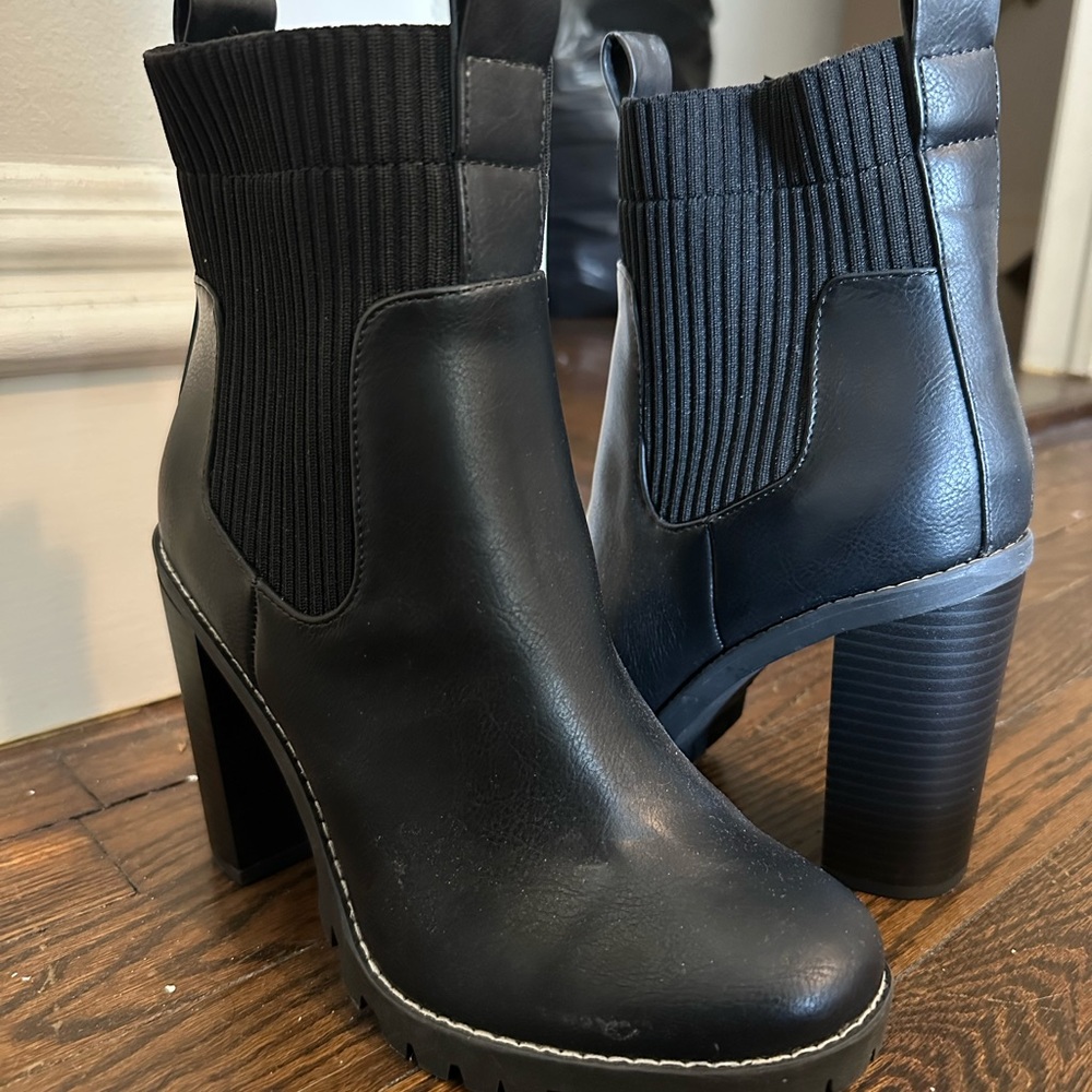 BCBG Generation Bootie (NEVER WORN)